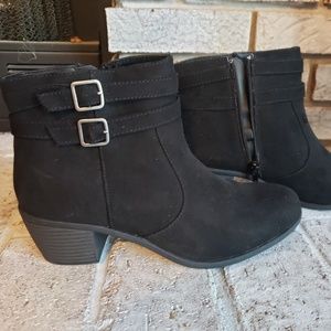 American Eagle size 9 Black Bootie